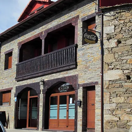 Hotel Rural La Robla 3*